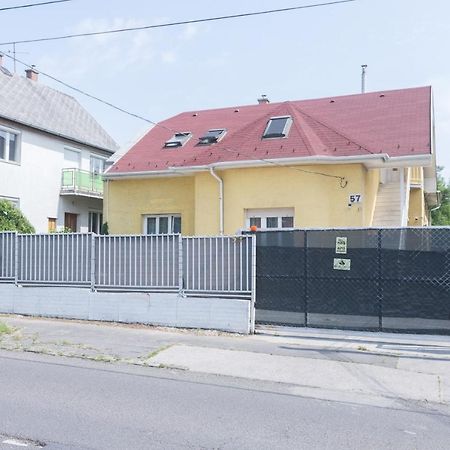 Hi-Bp Garden City Batsanyi Tiny House Near The City Train With Free Parking Budapest Exterior photo